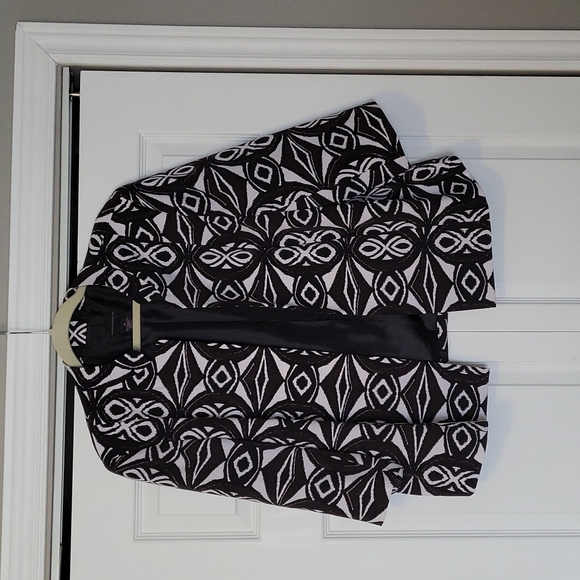 Investments Jackets & Blazers - Investments size 16 brown black and white crop jacket